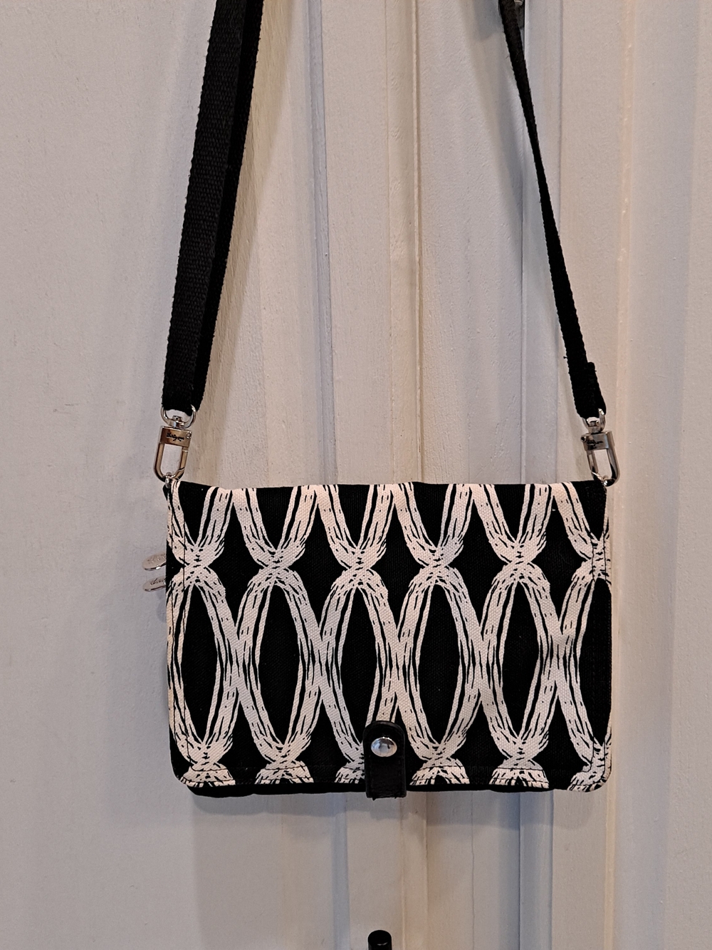 Thirty-one Double-up Organizer Black White Links Geometric Crossbody Wallet